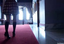 留学生の真理香が、ホームステイ先で、目の当たりにした夫妻の変態プレイ