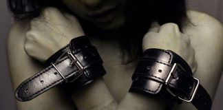 殴る!蹴る!器具拷問虐待 被害者6名(前半)拷問暴力動画。