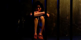 七海ゆあ- 闇風俗業の男に預けられた少女「性奴隷監禁動画」