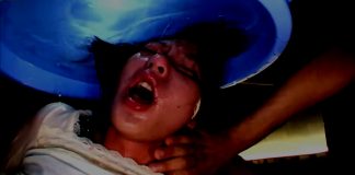 「究極ハード鬼畜動画・無修正」中途半端に可愛い少女は、数人の男たちに案外派手にヤラレテいます