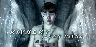 フランス人ポルノ女優ルナ、静かに膣の穴から透明な愛液を噴き出した