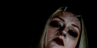 米国版PAINGATE-腕・額・局部・足首、全身に針貫通:十字架に磔にされた金髪女