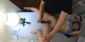 加藤ももか出演-監禁クローゼット、性奴隷化した彼女は茫然自失となりその場にへたりこむ。