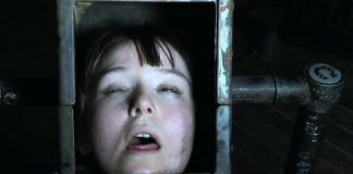 娘への虐待拷問SM* 変態父親は娘エラの腹をナイフで切り刻む